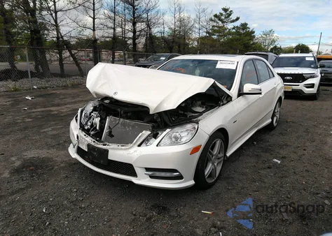 2012 Mercedes-Benz E 350 4Matic z USA, uszkodzony, nr VIN WDDHF8JB0CA532451